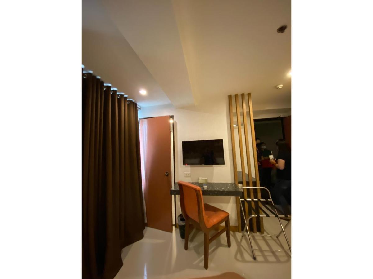 Capital O 820 Guijo Suites Makati Manila Exterior foto